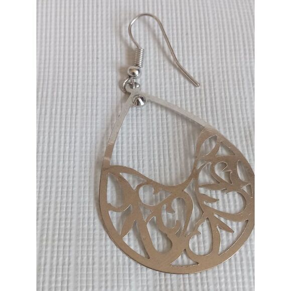 Silver Toned Cutout Arabesque Pattern Thin Metal Teardrop Dangle Drop Earrings - Picture 4 of 7